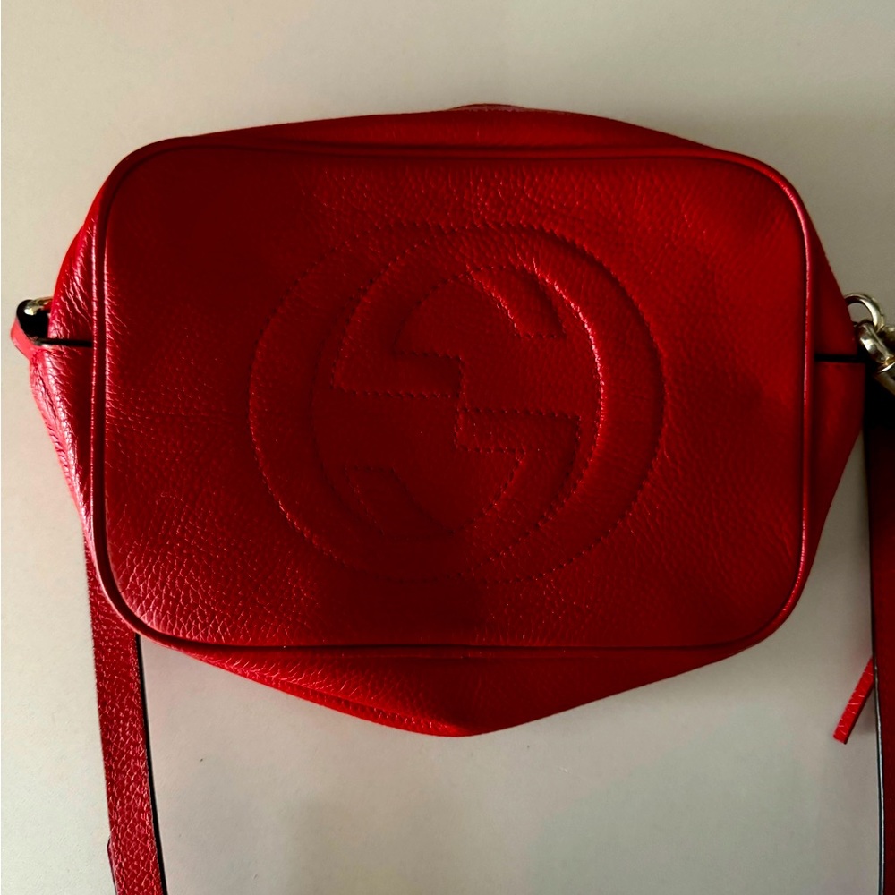 Gucci Crossbody in Red, Classic!